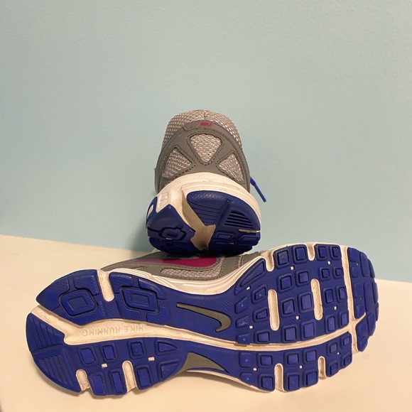 Nike Women’s Runners- US Size 6 - Picture 2 of 5